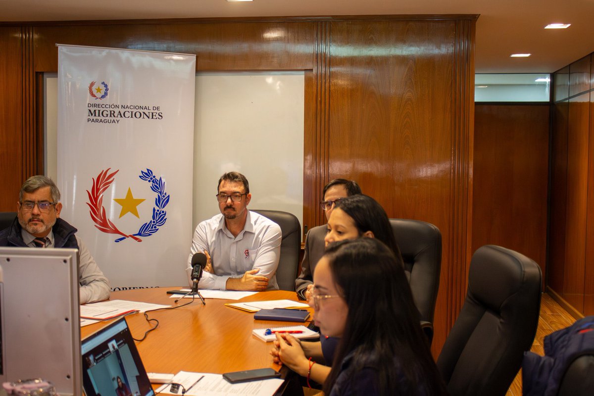 MigracionesPY's tweet photo. La DNM, en ejercicio de la Presidencia Pro Tempore de la #RIAM, participó en la reunión extraordinaria, bajo el eje “Mecanismos ágiles de comunicación para la coordinación en materia de retornos”, con el objetivo de promover espacios de articulación regional. https://t.co/4NCsbssaHh