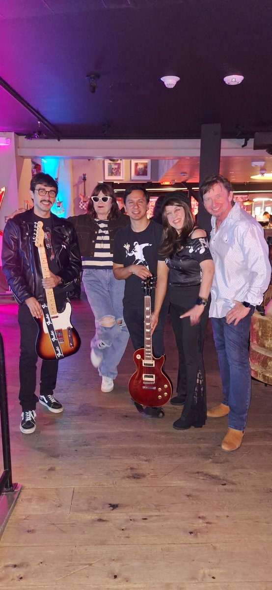 olyasongs's tweet photo. Hotel Ziggy on Sunset Blv 
#poprockzlive 
#olyasongs
#olyafans https://t.co/NQwr7cyU2O
