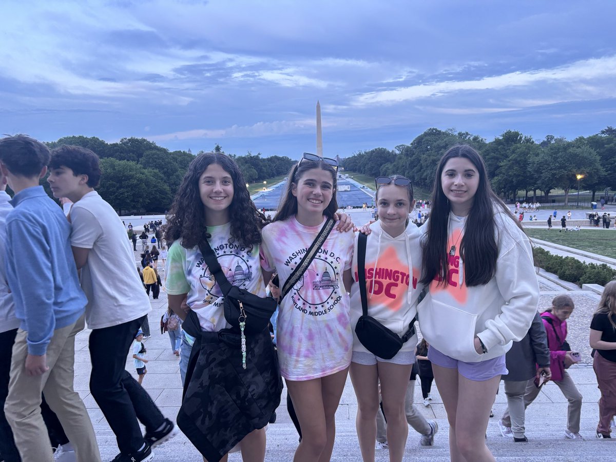 miss_hedger's tweet photo. The Lincoln Memorial! Our last stop of the day! #hornetpride https://t.co/GrdDsksCvA