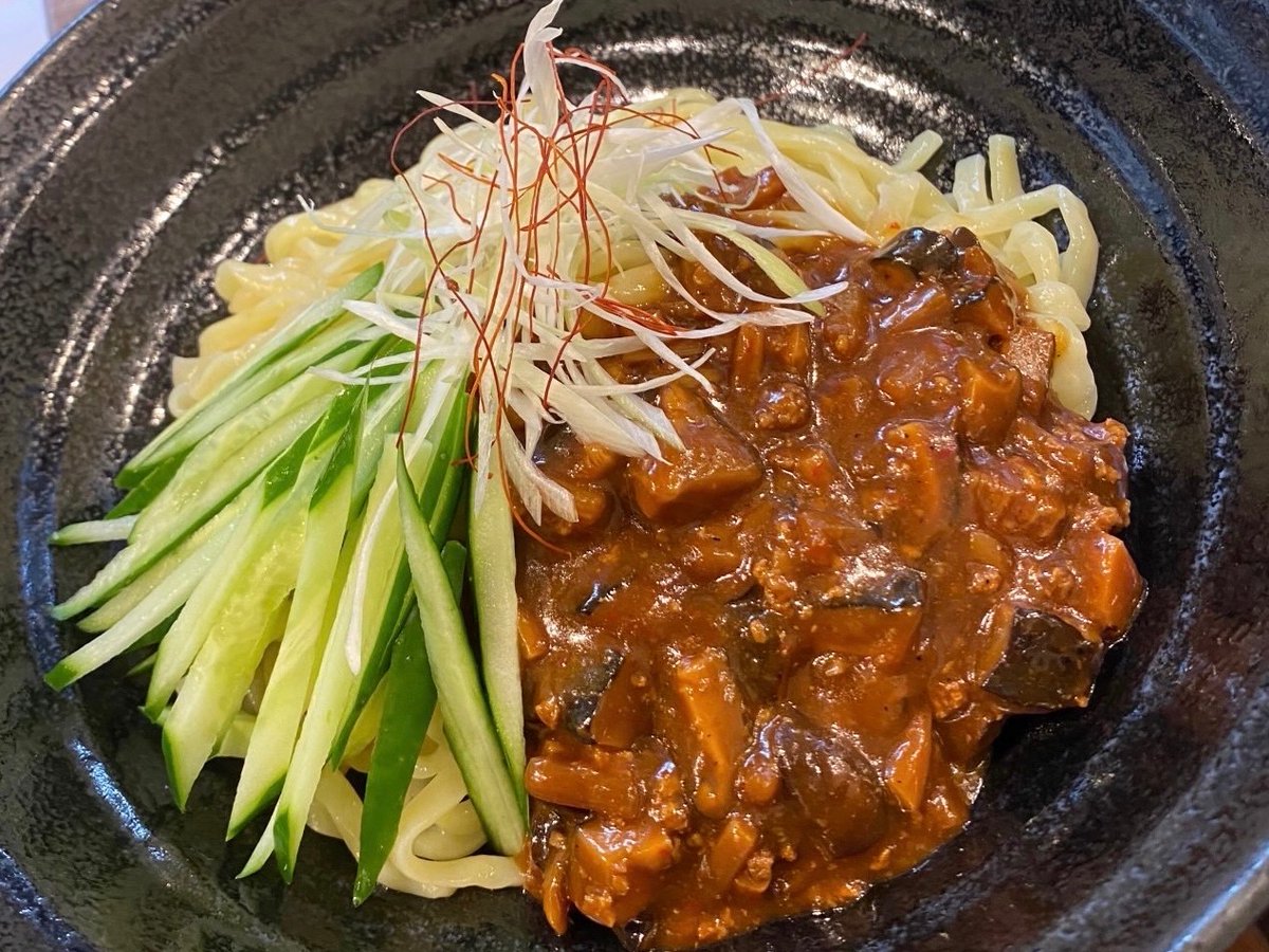 sinziro_'s tweet photo. 今月の木曜限定は『ジャージャー麺』です！
裏メニューで冷やしジャージャー麺もありますので注文時にお声掛けください。 https://t.co/RkX41vZITM