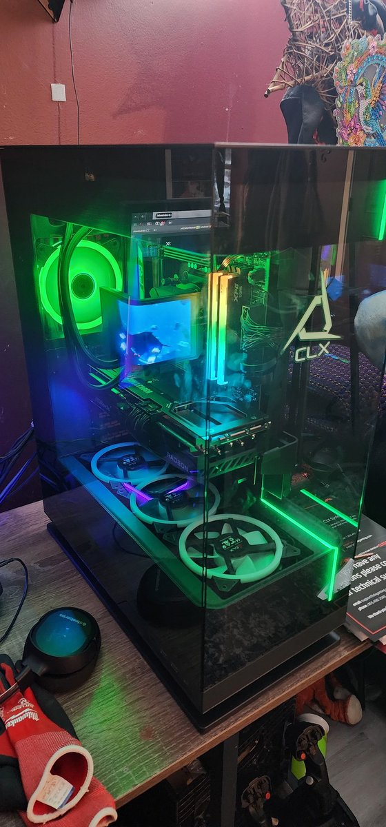 Umb694's tweet photo. Recieved my giveaway pc today from @CLXGaming and @RobertsSpaceInd I couldn't be more excited to open a box before. I love this. Cant wait to play on it. 

Thank you https://t.co/klSKbbP6dr