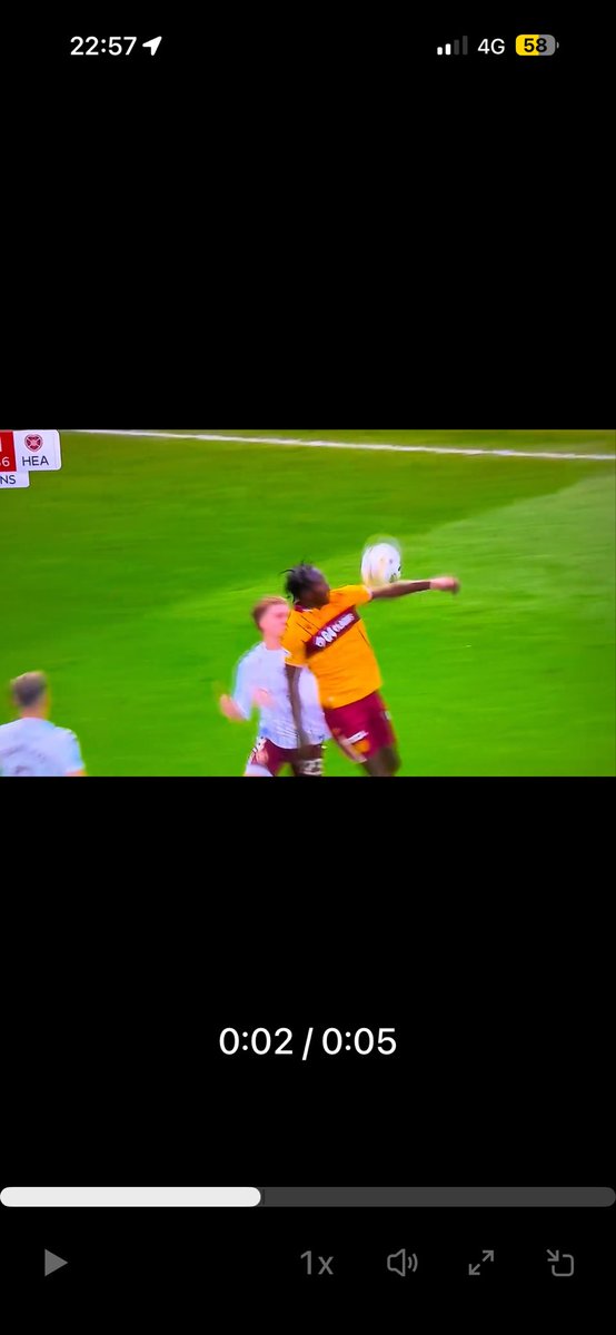 Samwalker5151's tweet photo. @Mivi1888 @mstewart_23 That not a pen then ? https://t.co/TIfUWptyNf