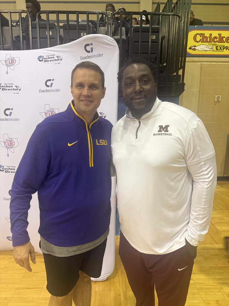 coachbangshoops's tweet photo. Got a chance to hear @coachwillwade share some great nuggets @TABC
Clinic!
#mesquitehoops #Isubasketball #USVSUS https://t.co/0KGa0JoMz9