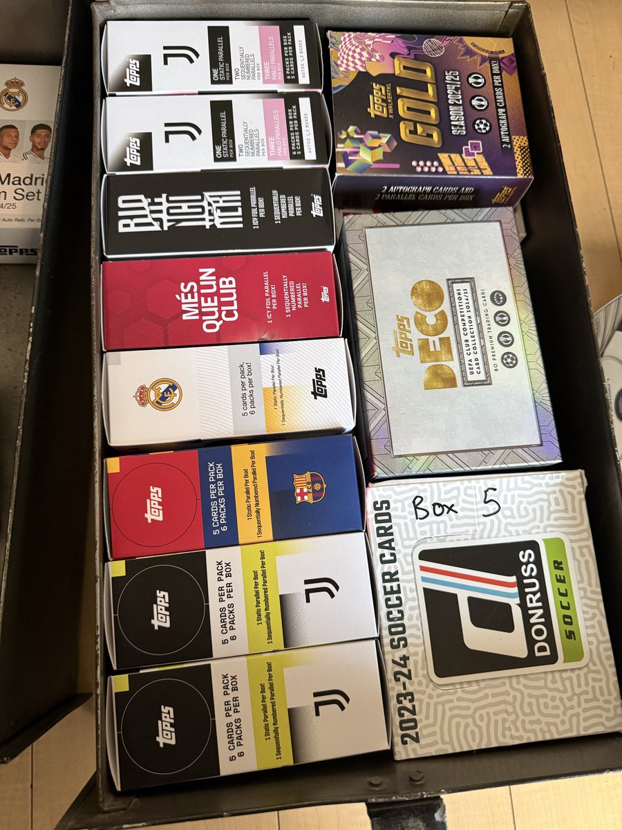 drgerored's tweet photo. サッカーカード界隈のオリパは、だいたい良心的だと感じてますが、文句言う人は買わなければいいと思います

それよりもPaniniのNoirとかPrizmの方がよっぽど悪質、というか期待リターン低すぎで、私は絶対買いません🥶

先週イギリスからの荷物届き、収納頑張ってますが、引き出しサイズ感良い感じ https://t.co/9rq7tVJjoH