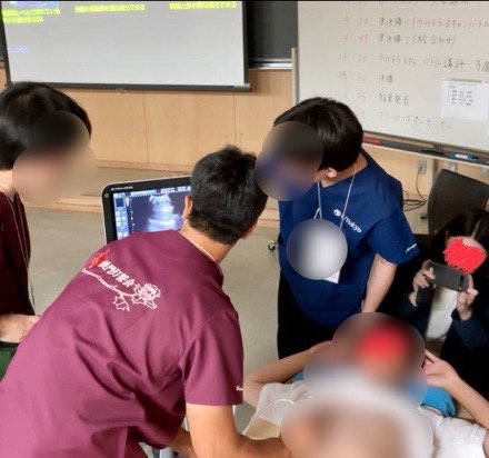 utmedmayfes's tweet photo. さらに今年は、ゼリーの容器の上からエコーを当てて中のフルーツを観察する体験も。プロも使う機械で身近なものの中身を見てみましょう！ https://t.co/M5nRfwi9aQ