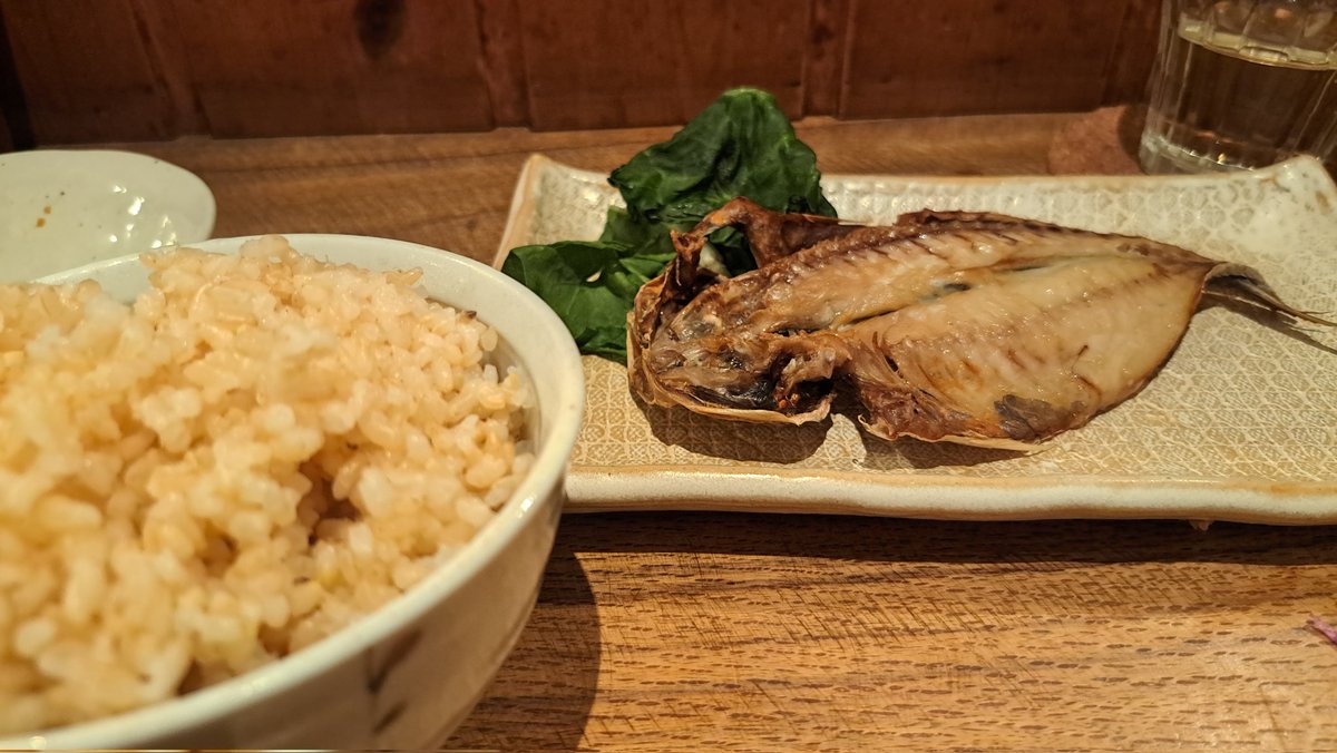 nibonsyu's tweet photo. 昨日は定食屋　#百年の杜
骨まで食べれるアジの開きとシラスサラダの健康食
来週の健康診断に向けて悪あがき… https://t.co/NX3n69o9lC