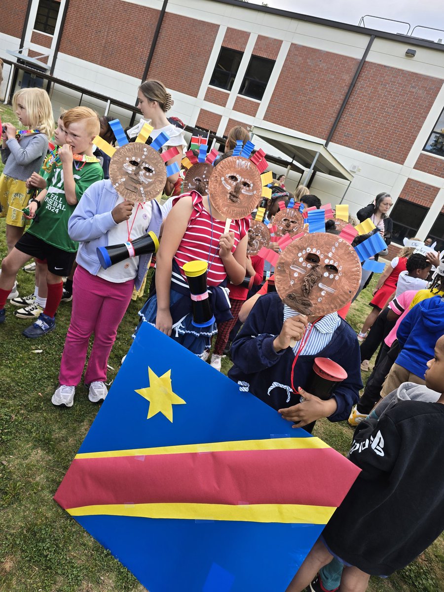 HPointPrincipal's tweet photo. @HighPointFCS International Day celebrations are off to an amazing start! 🌎✨ Ss proudly kicked off our “Journey Around the World” with a vibrant Parade of Nations celebrating the many cultures that make our school community so special! ##ElevatingExcellence @alexbatesedu https://t.co/e18sVXN0I0