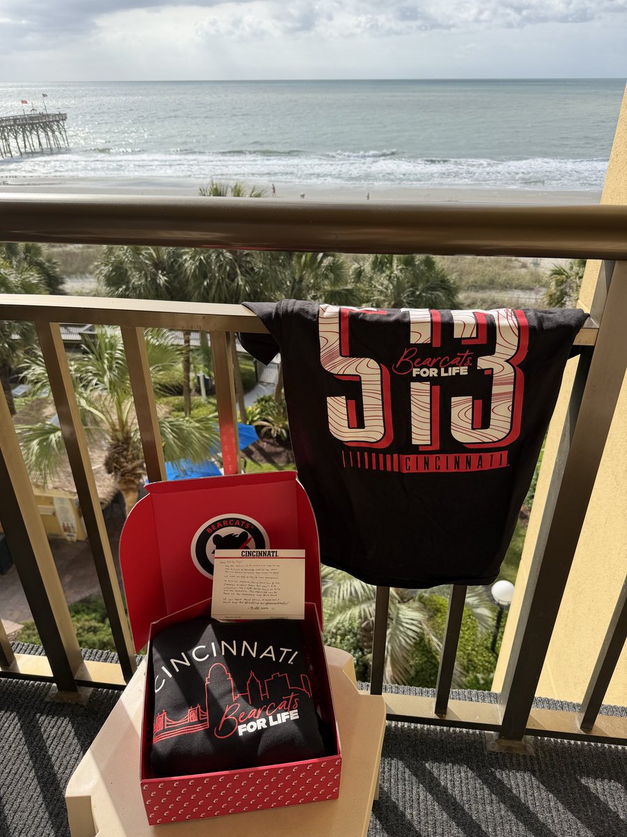 TarynMoske's tweet photo. Happy 513 Day @uofcincy Bearcats 🐾❤️ #GoBearcats https://t.co/y42I3xZ250