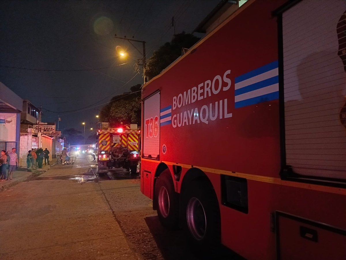 Bomberos Guayaquil tweet media