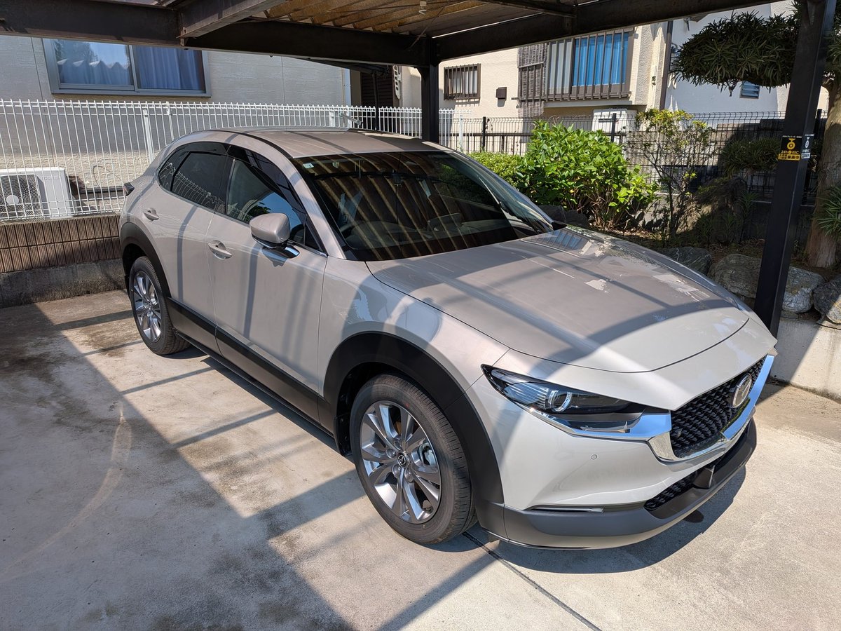 tatchannel3's tweet photo. 洗車終了🚘️
このカラーは、汚れは目立たないけれど花粉や黄砂を洗い流した✨️
少ししたら銀行🏦に行って納税しないと💸 https://t.co/OPdHDaTzwy