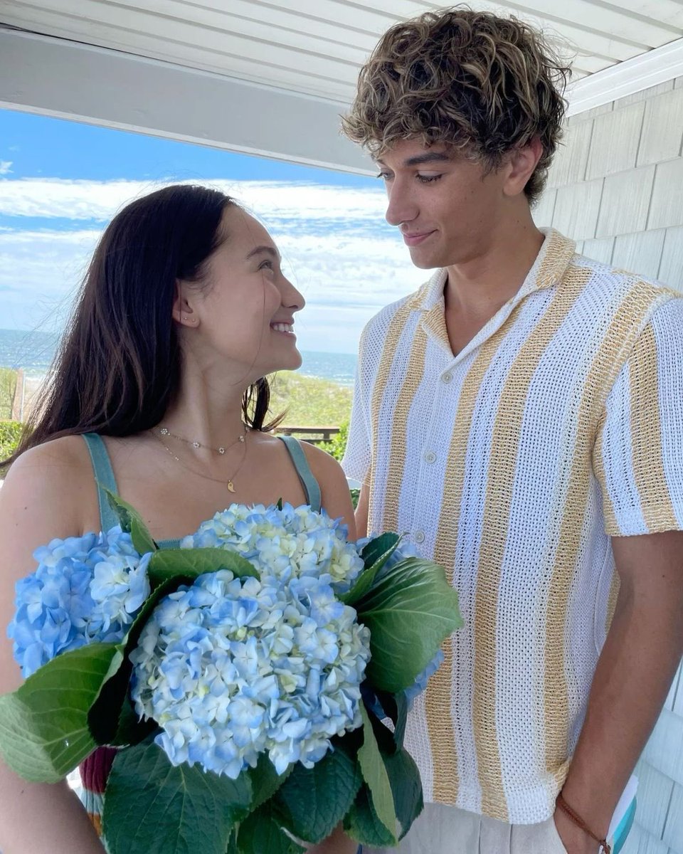 fuffylvr's tweet photo. when they actually give romantic leads in bts and not forced blind date energy https://t.co/ofx3FOtVZU