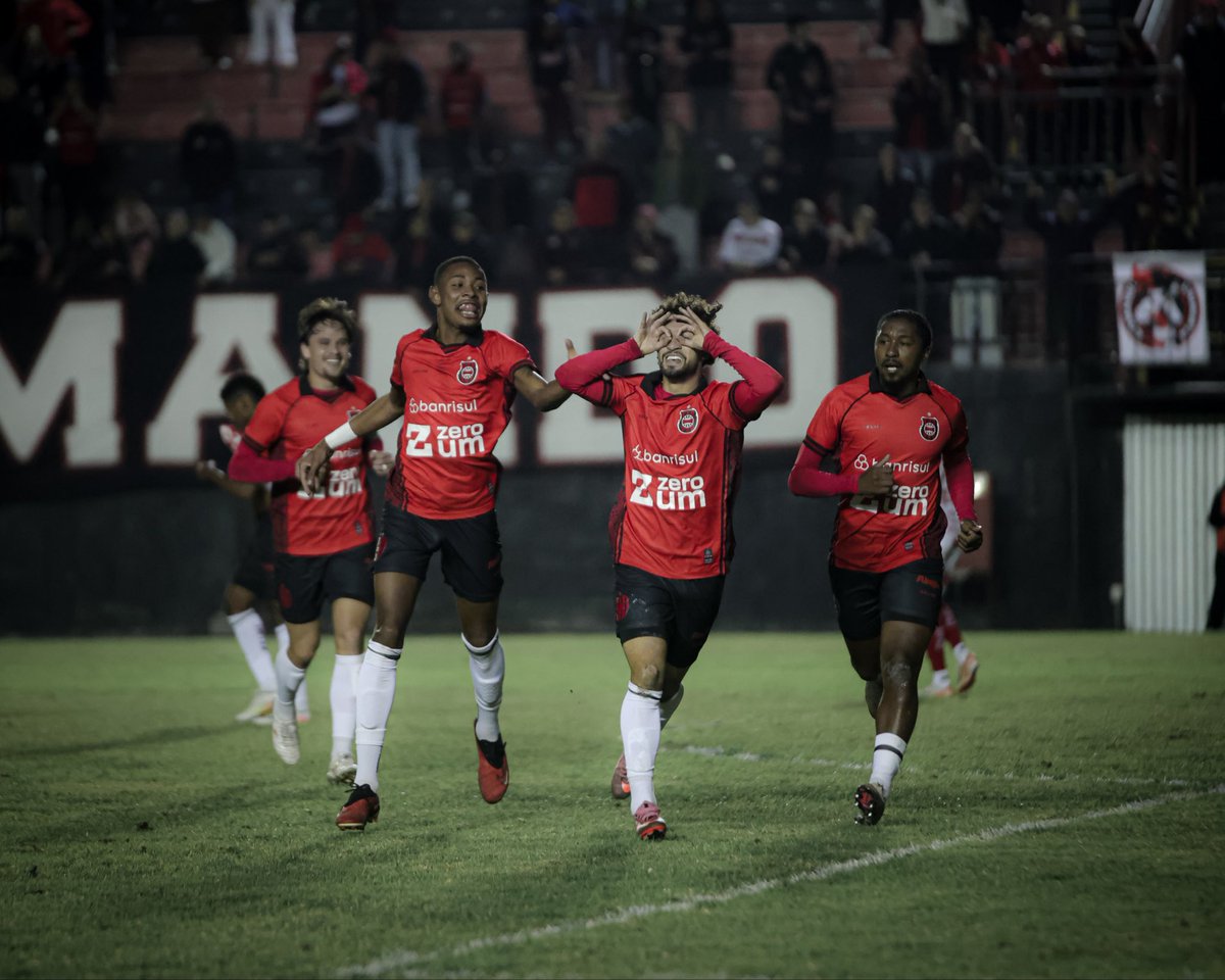 GEBrasilOficial's tweet photo. Vitória na estreia! 💪🏽🇹🇹

Na noite desta quarta (13), o Xavante recebeu o Guarany-BG em jogo válido pela primeira rodada da Copa FGF e venceu por 2 a 0.

Os gols rubro-negros foram marcados por Guty e Morbeck. https://t.co/xFp3nlFWVy