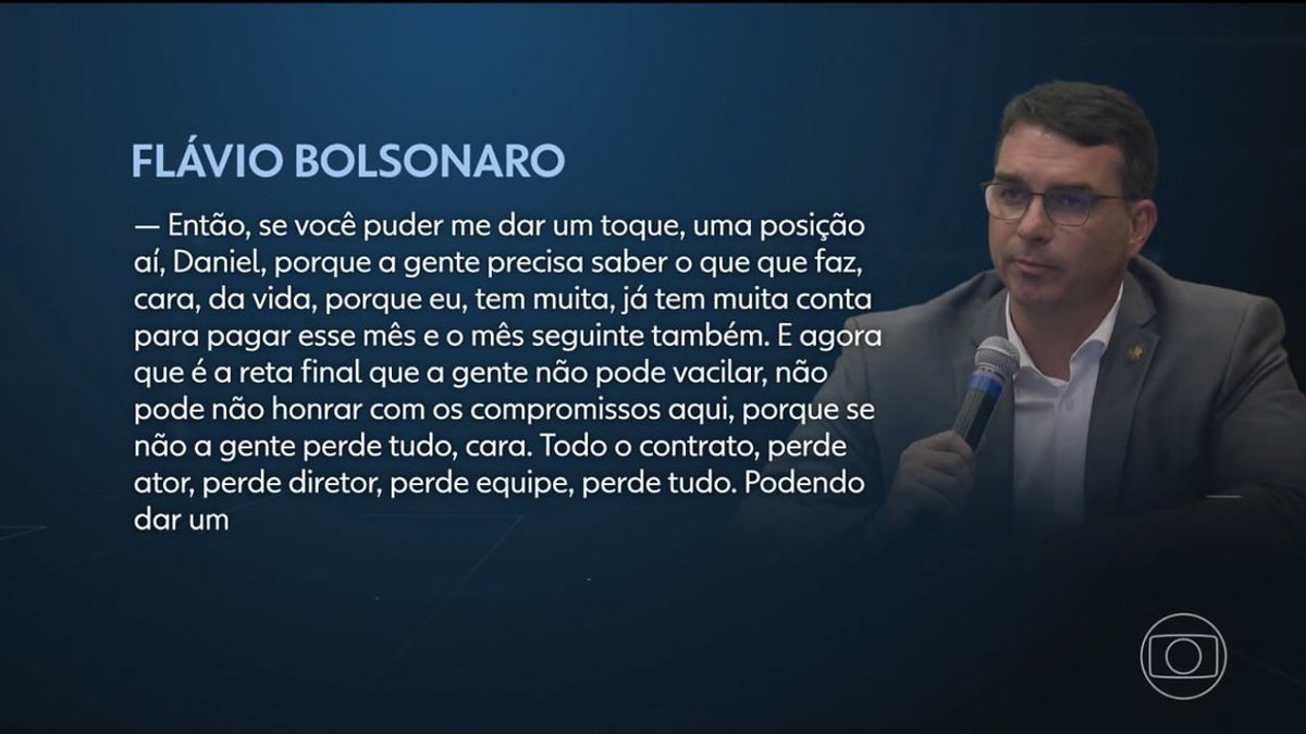 tiagobarbosa_'s tweet photo. O Jornal Nacional não deu a dimensão necessária à gravidade da relação fraternal de Flávio Bolsonaro com o “irmão” Vorcaro, preso pela PF por fraude bancária.

Não ouviu políticos progressistas, especialistas em segurança pública, instituições de combate à corrupção, presidentes do conselho de ética e do Senado.

Não cogitou a renúncia da candidatura por corrupção, não supôs quebra de decoro ou abriu espaço para questionamentos sobre o risco para o país representado pelo senador.

A restrição aos áudios transforma em denúncia trivial um convescote entre quem quer governar o Brasil e o protagonista da maior fraude bancária da história brasileira.

O esvaziamento jornalístico neutraliza a percepção correta da audiência sobre as implicações nacionais dessa aliança e neutraliza a indignação necessária do povo.

Jornalismo pela metade é condescendência.
