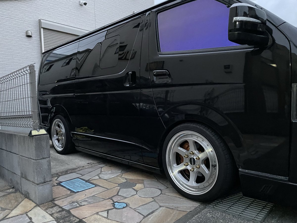 08Shionyan's tweet photo. ハイエース.キャラバン　ホイール売ります
crs Essex EL19 8j +37 ブラッシュド
ノーマルフェンダーで収まるサイズ
4本ともガリ傷なし
225-40-19履かせてますが内ベリしてます

26万 https://t.co/USe3jG10jF