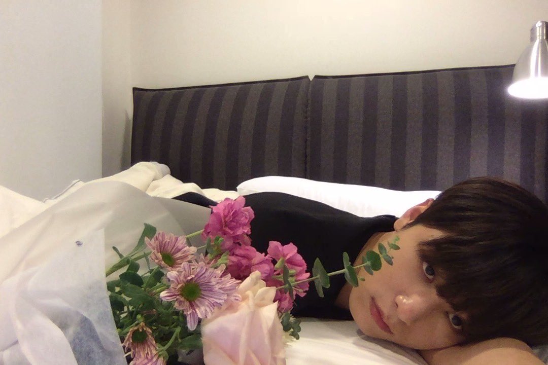 gom_juju's tweet photo. 오늘 로즈데이래요 https://t.co/sH5dd00xkm