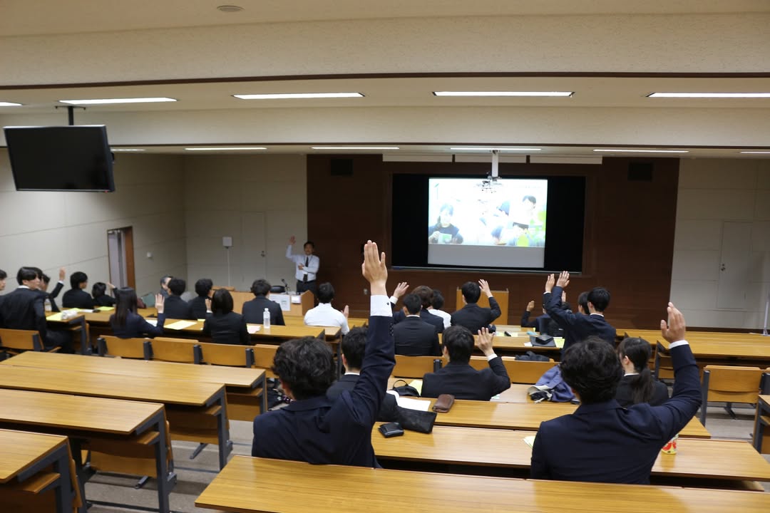 seiwauniv's tweet photo. 教職の説明会が行われました。
①千葉で働く魅力
②千葉県・千葉市の教育
③本年度の採用選考
④志願書提出の流れ
以上の４点について、経験豊かな講師より説明があり、学生は真剣な表情で内容に耳を傾けていました。
#清和大学 #公務員 #警察官 #消防官 https://t.co/pX3llGvZa3