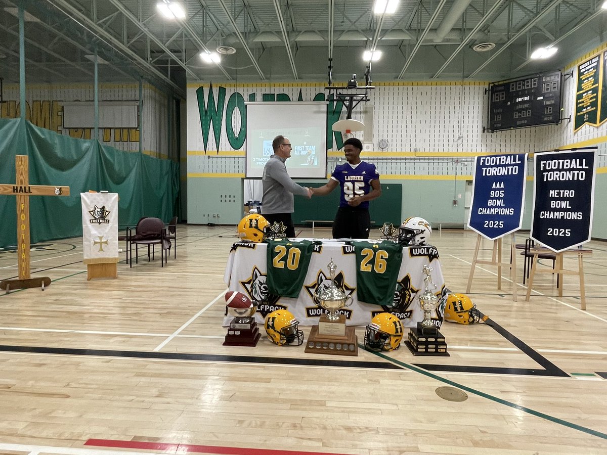 RFHallwolfpack's tweet photo. Proud to host @WLUAthletics @LaurierFootball for the signing of Tristan Thompson.  Tristan is going to a great program and will make him a much better player.  Great opportunity for a special young man. https://t.co/Mti5od1SsW