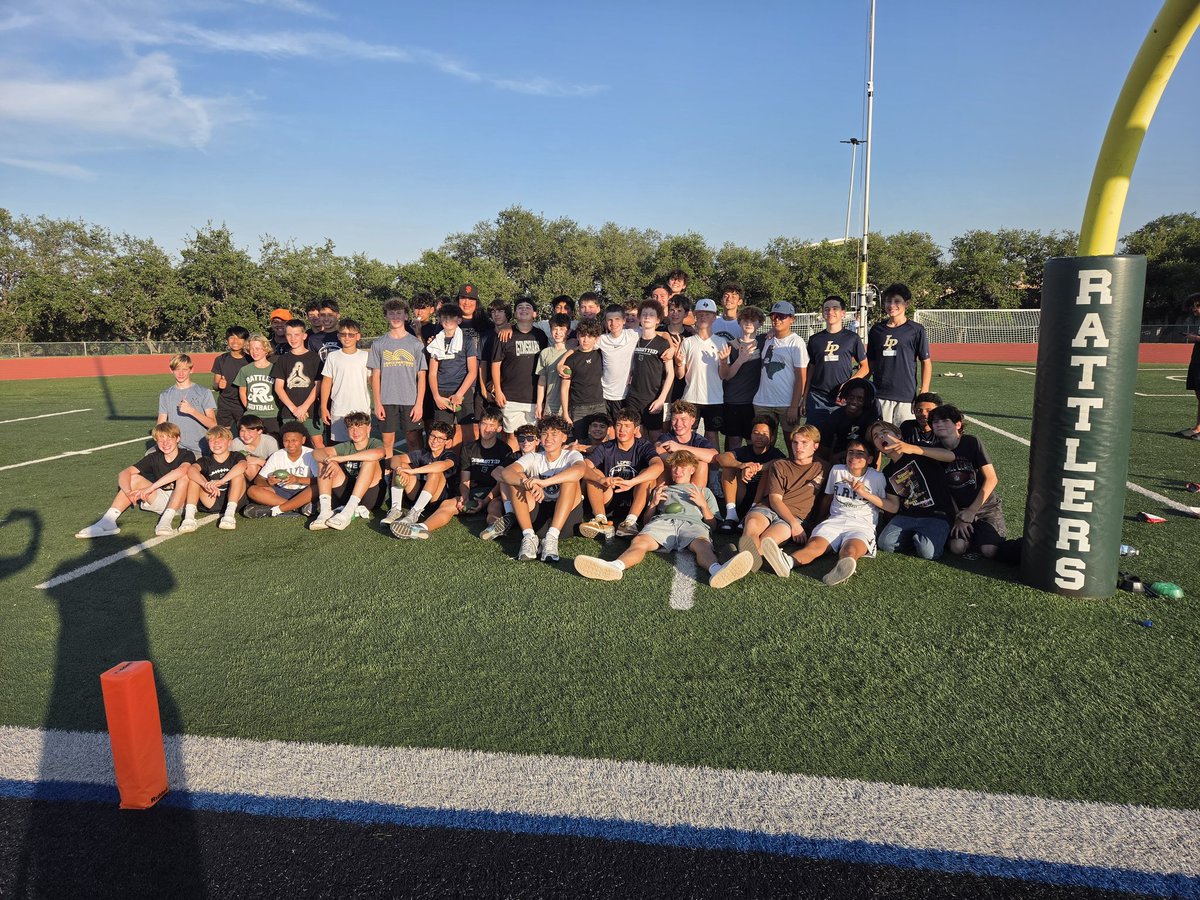 LPBoysAthletics's tweet photo. @SAReaganFball Spring Game with our Panthers! #HUNTASONE #StrikeEm @lopezneisd @NEISD @NeisdAthletics https://t.co/EMNNOwpyOX