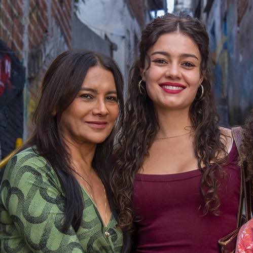 filomenaferret0's tweet photo. Dira Paes gigante!
A gente fala muito da química dela com o Marcos Palmeira, mas a química com a Sophie Charlotte desde #Tititi é incrível!
#TrêsGraças https://t.co/fEK8sCQor8
