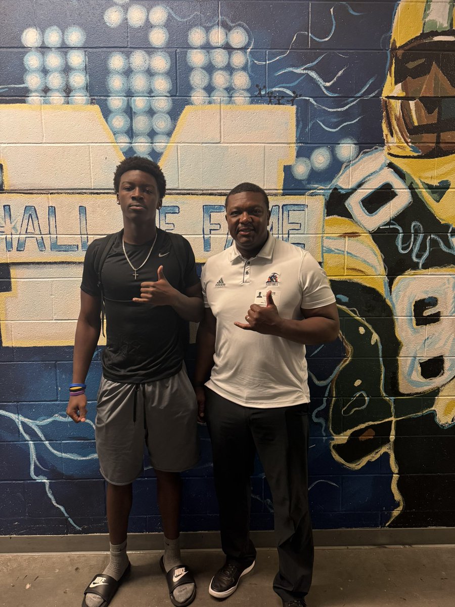 taedavisss's tweet photo. Thank you Coach @CoachKSigler  for coming by  and talking to me today. I’m Very thankful and grateful for the opportunity. @UTEPFB https://t.co/yH1PbNA2oL