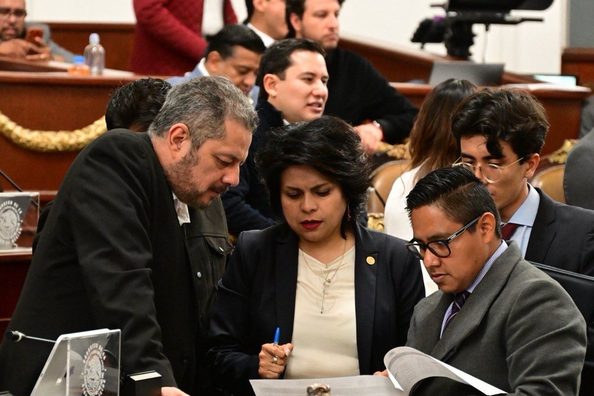 IlianaSanchezCh's tweet photo. 🏛️ En el Congreso de la Ciudad de México inscribí un punto de acuerdo para fortalecer acciones contra el uso indebido de la vía pública y el cobro ilegal de estacionamiento.
Seguimos trabajando por calles más ordenadas y una movilidad segura para todas y todos
#TrabajoLegislativo https://t.co/YOZTB8M5Rh