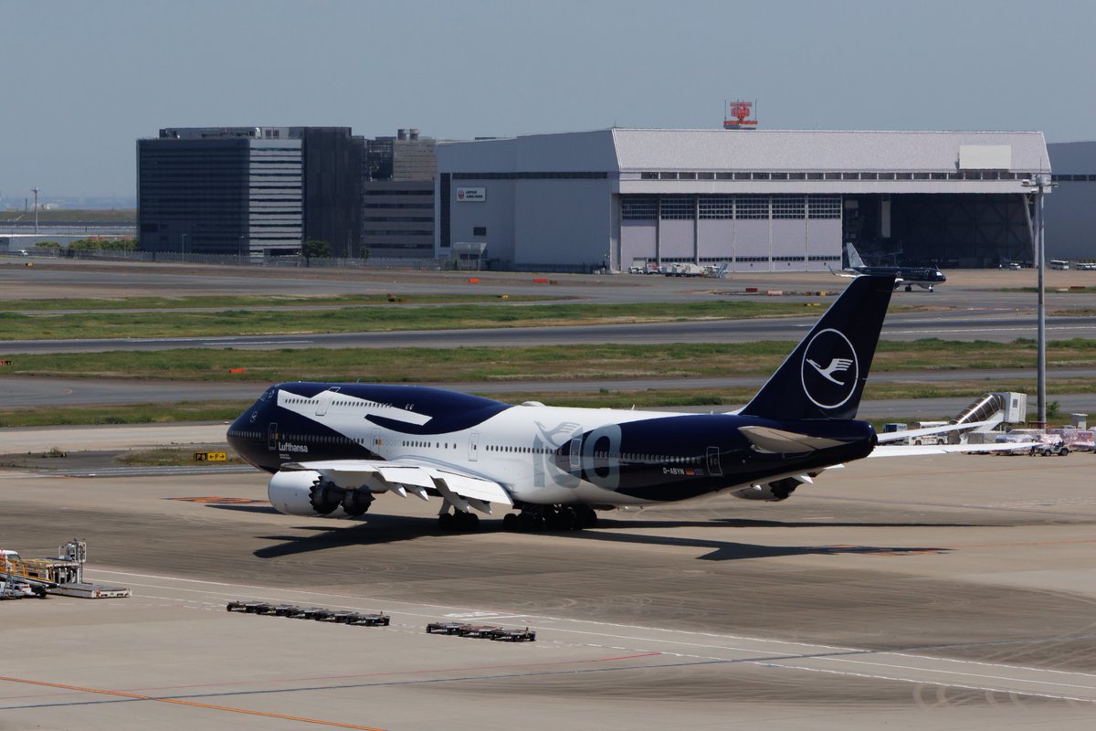 sakaki787's tweet photo. 昨日羽田でようやく初撮影出来た
ルフト100周年塗装機

日時:2026/5/13
場所:羽田空港第3ターミナル
航空会社:ルフトハンザドイツ航空
機体:Boeing B747-8
レジ番:D-ABYN

#羽田空港
#ルフトハンザ
#B748
#DABYN https://t.co/hsXK7CVGlT