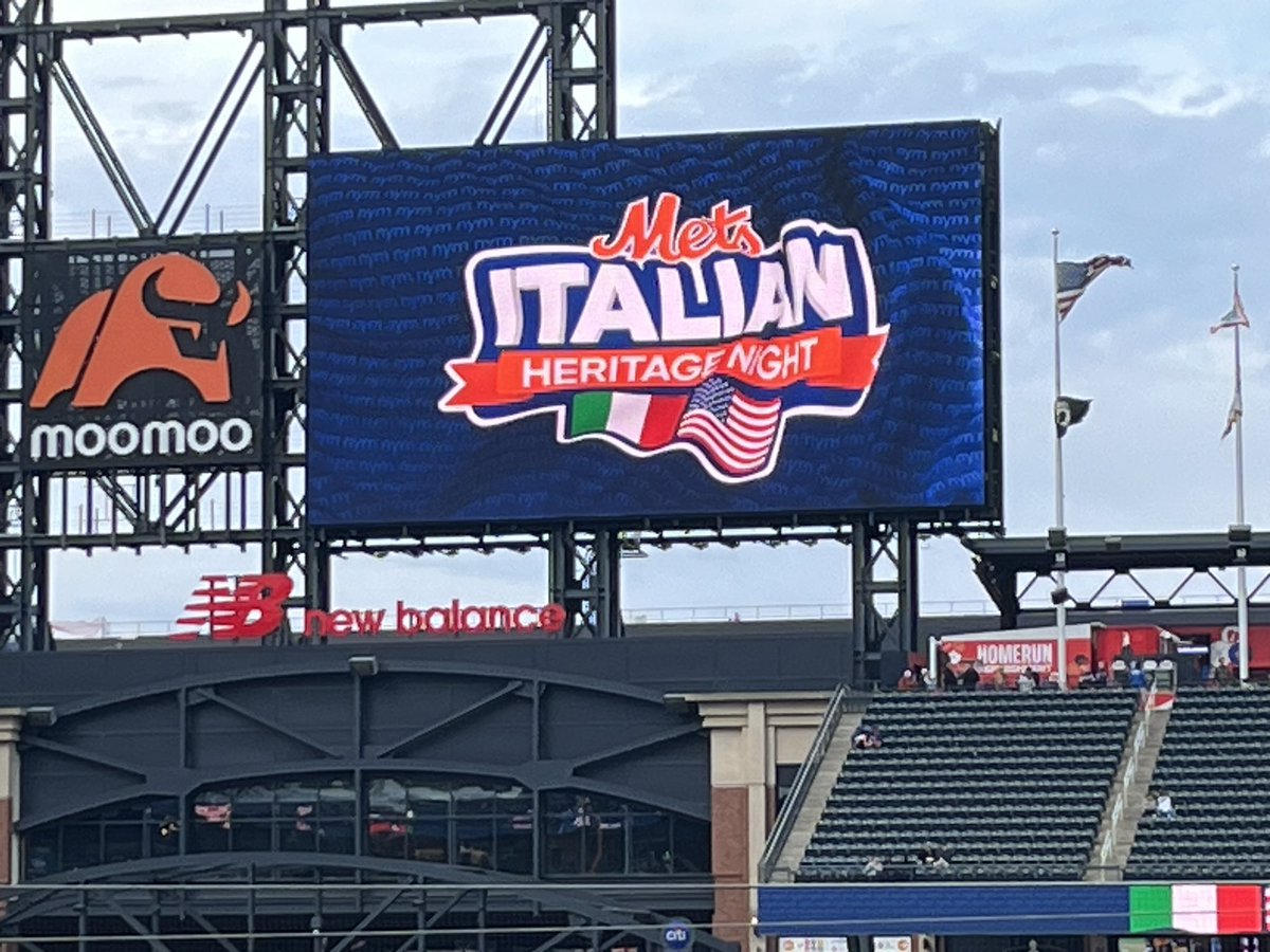 MattyMo66's tweet photo. Mets/Tigers with my baby.  #LGM https://t.co/eQYqQNTvSY