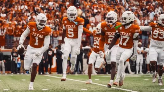 c_clarkd1's tweet photo. I am blessed and excited to receive my second D1 offer from the University of Texas #hornsup🤘🏾 @TexasFootball @BHEagleFootball @CoachWiesmann @CoachCNelson1 @MattValmore90 @247Sports @MaxPreps https://t.co/dtsAfyrdDa