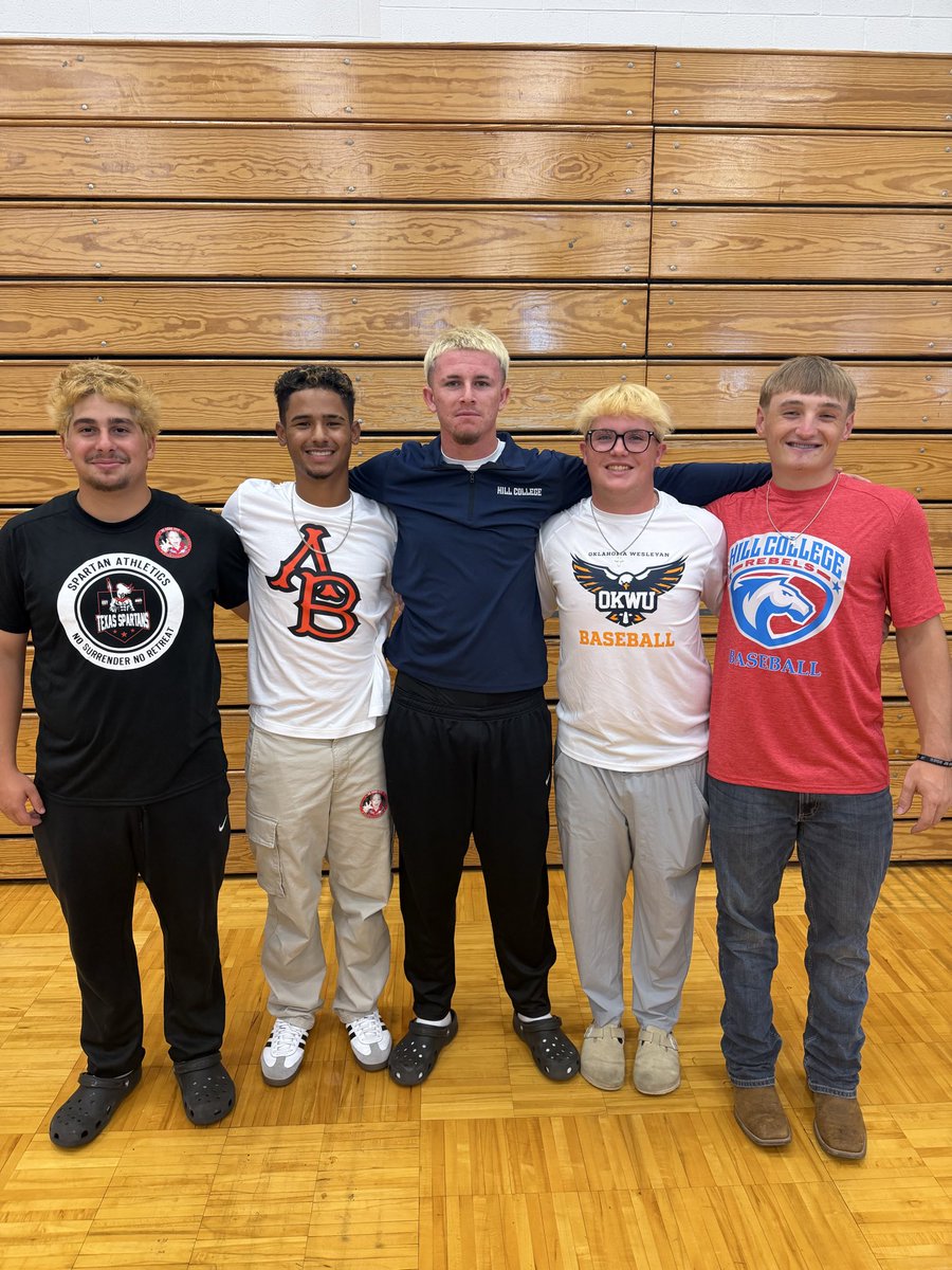 HHKnights_BSBL's tweet photo. Big Day for Knights Baseball!!!
5 players moving on to the next level. Congratulations!!! https://t.co/Uw61CEml0w