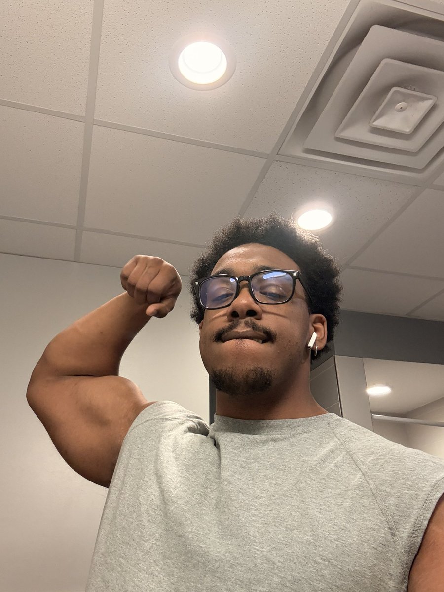 buffgawd's tweet photo. new phone https://t.co/S3eL3H7zxu