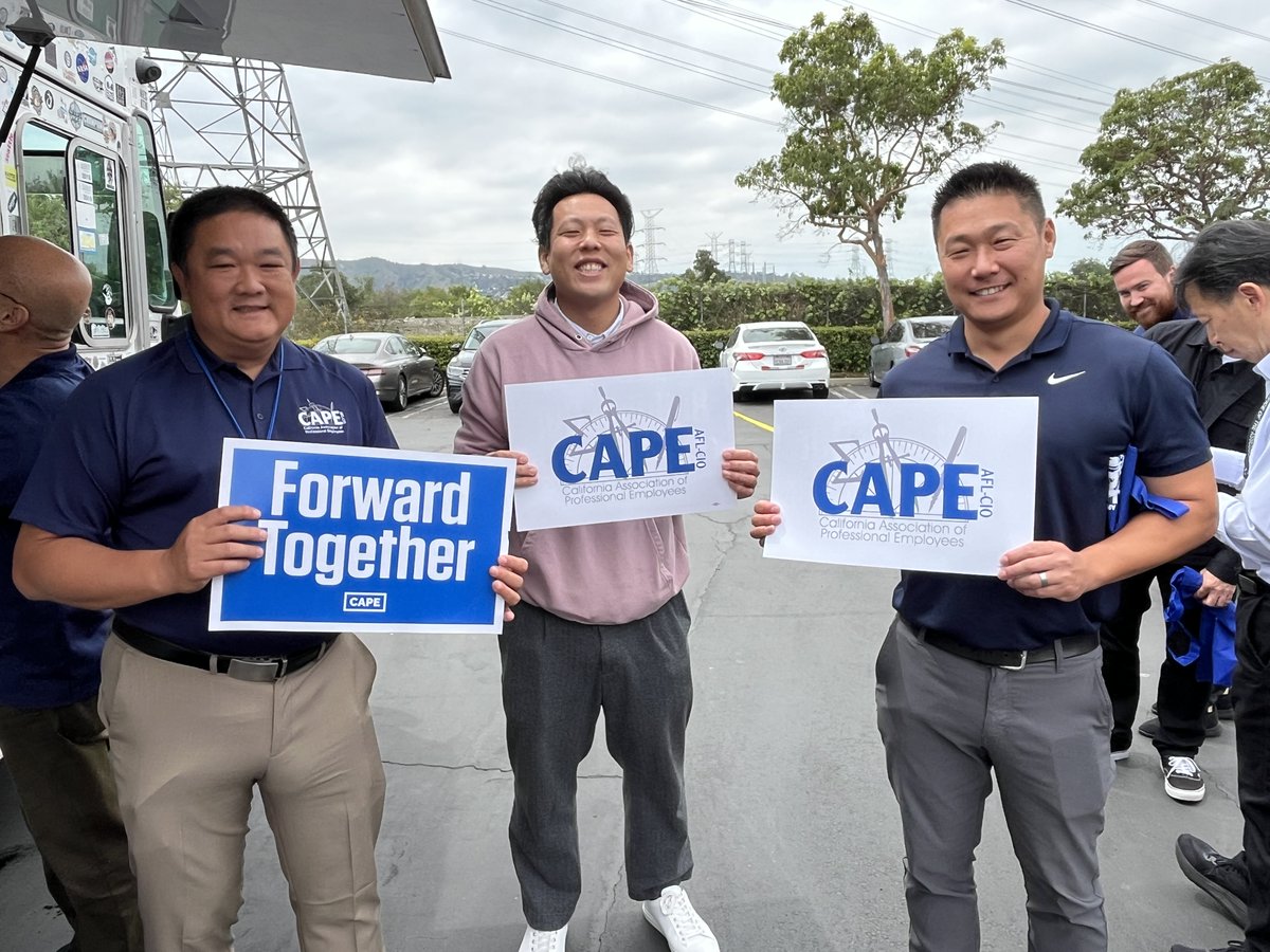 CAPEUnion's tweet photo. From the Assessor Lancaster Office to Public Works HQ, Regional Planning, CEO, and the Assessor East District Office, members showed up in force to our Contract Hubs today!

This is the FINAL WEEK to vote on our contract. Voting closes Sunday night. Make your voice heard! https://t.co/dYpV3aqPRo