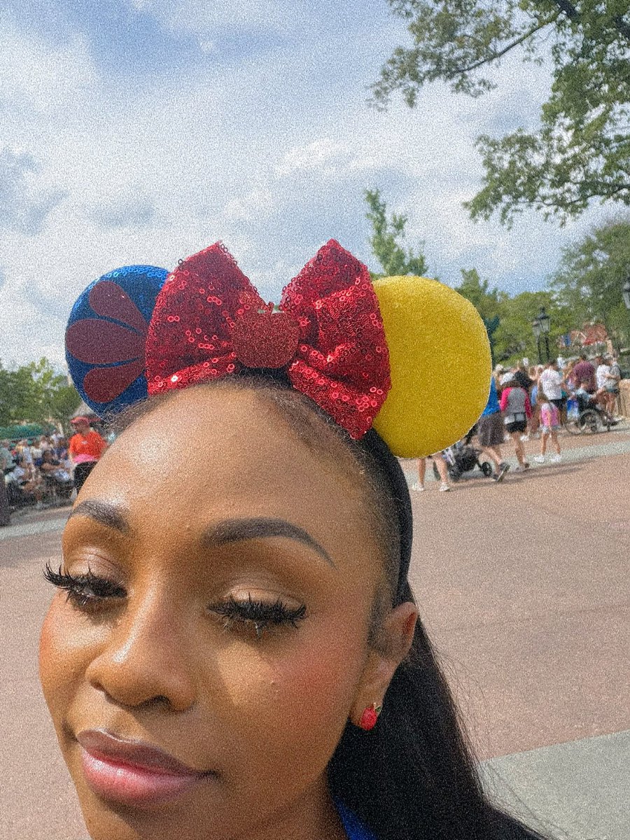 mskaayb's tweet photo. snow white for epcot✨ https://t.co/VwghXnlCo3