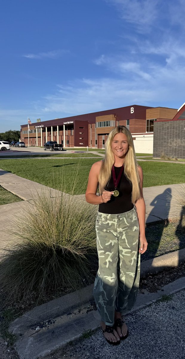 saylor_bures's tweet photo. Beyond grateful to have received A+ Honor Roll at my school for the academic end of the year. No matter how busy life gets with sports, school will always come first to me. The work put in off the field matters just as much as the work put in on it, and earning good grades is something I take a lot of pride in! @ExtraInningSB @AGLSoftball @blazeunited18