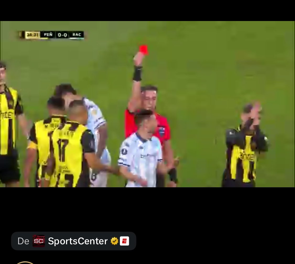 desquicio1889's tweet photo. Una costumbre para el 9 de Racing el juego brusco imprudente y violento.

CENTRAL VA 💛💙 https://t.co/QBFmqQsd9n