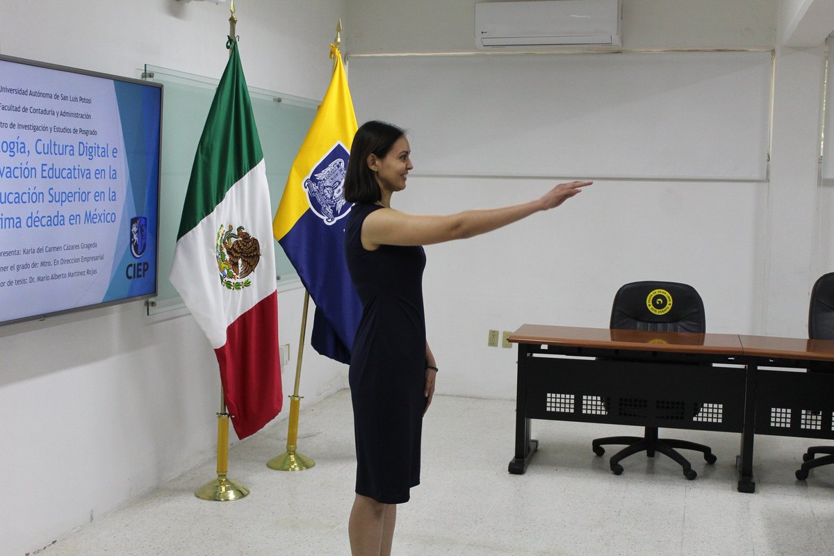 UASLP_PFCA's tweet photo. 🎉 Felicitamos a la Mtra. Karla del Carmen Cázares Grageda por la culminación exitosa de su examen de grado en la Maestría en Dirección Empresarial del CIEP-FCA UASLP. 🎓👏

Su dedicación y esfuerzo reflejan el compromiso con la excelencia académica y profesional. 🌟 https://t.co/1OYrpytlb4