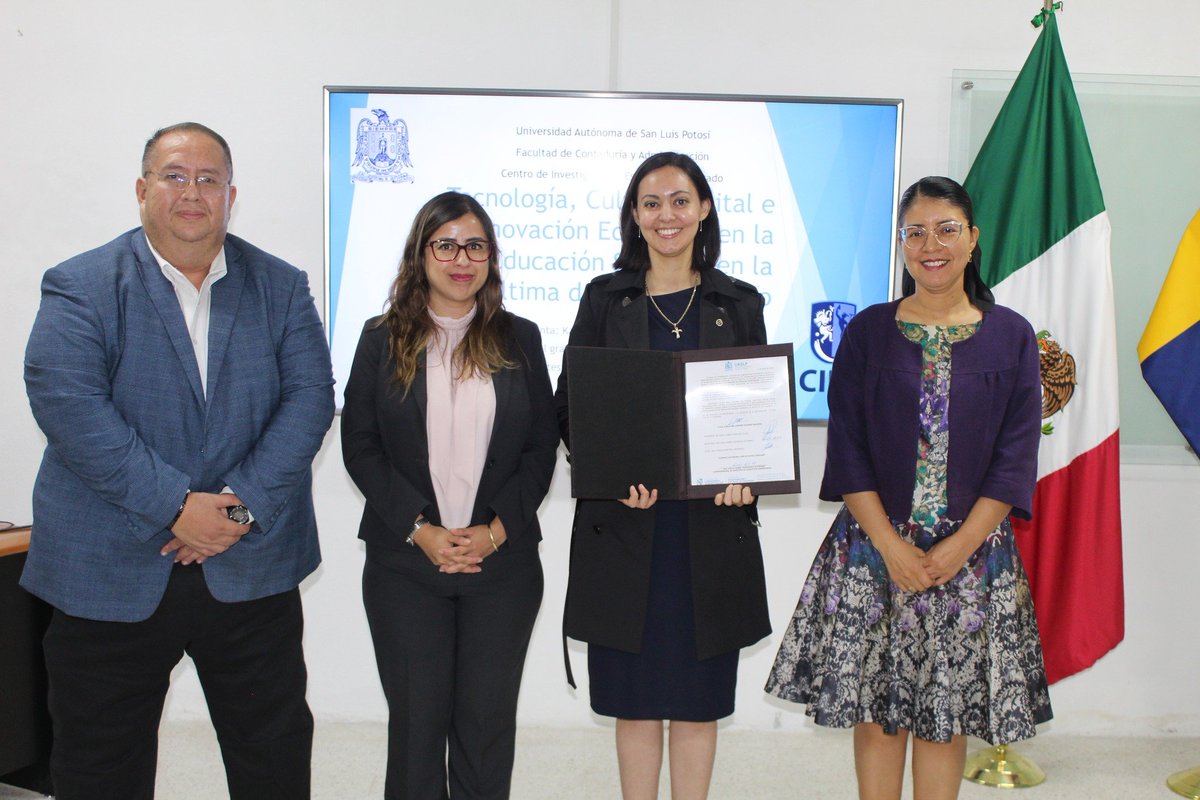 UASLP_PFCA's tweet photo. 🎉 Felicitamos a la Mtra. Karla del Carmen Cázares Grageda por la culminación exitosa de su examen de grado en la Maestría en Dirección Empresarial del CIEP-FCA UASLP. 🎓👏

Su dedicación y esfuerzo reflejan el compromiso con la excelencia académica y profesional. 🌟 https://t.co/1OYrpytlb4