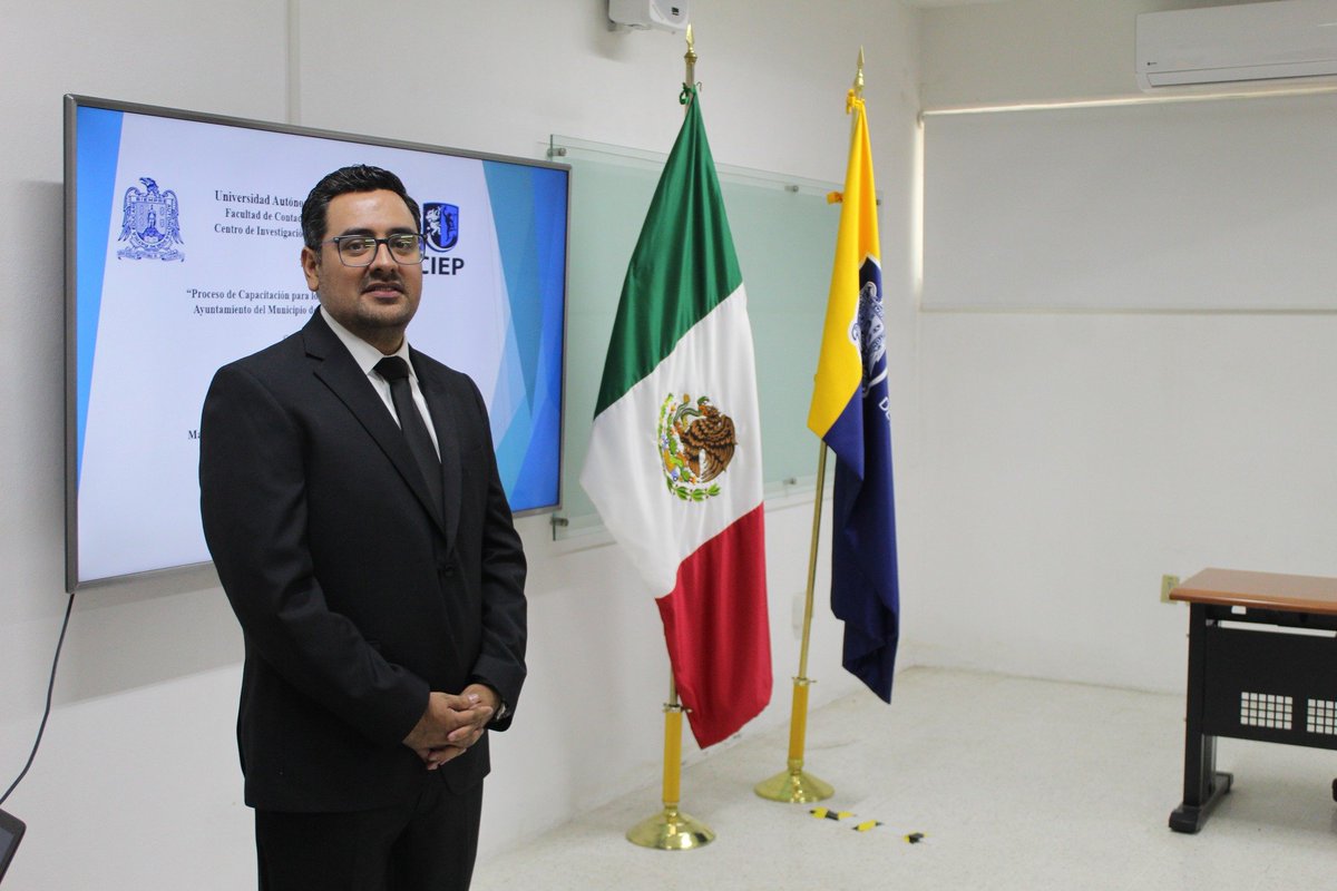 UASLP_PFCA's tweet photo. 🎉 Felicitamos al Mtro. Alan Quintero Alonso por concluir satisfactoriamente la Maestría en Administración con énfasis en Gestión Pública del CIEP-FCA UASLP. 

Su esfuerzo, constancia y compromiso reflejan la excelencia académica que distingue a nuestra comunidad universitaria. https://t.co/YojS0T31vL