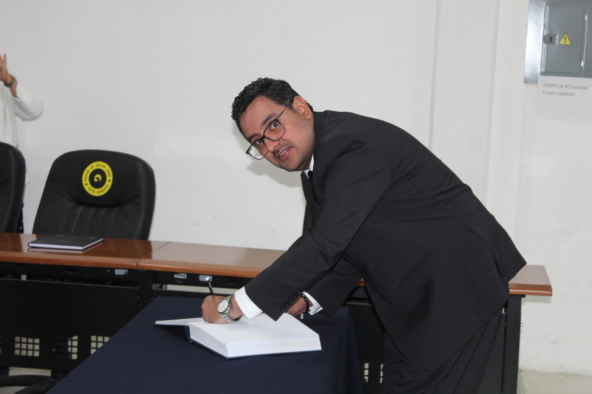 UASLP_PFCA's tweet photo. 🎉 Felicitamos al Mtro. Alan Quintero Alonso por concluir satisfactoriamente la Maestría en Administración con énfasis en Gestión Pública del CIEP-FCA UASLP. 

Su esfuerzo, constancia y compromiso reflejan la excelencia académica que distingue a nuestra comunidad universitaria. https://t.co/YojS0T31vL