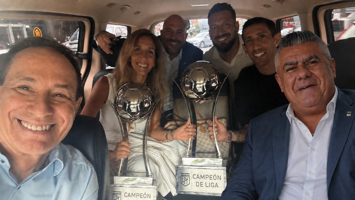 loyolista7's tweet photo. Central puede ganar 10 campeonatos seguidos, pero jamás van a poder borrar esta imagen. https://t.co/voPdbwztbf