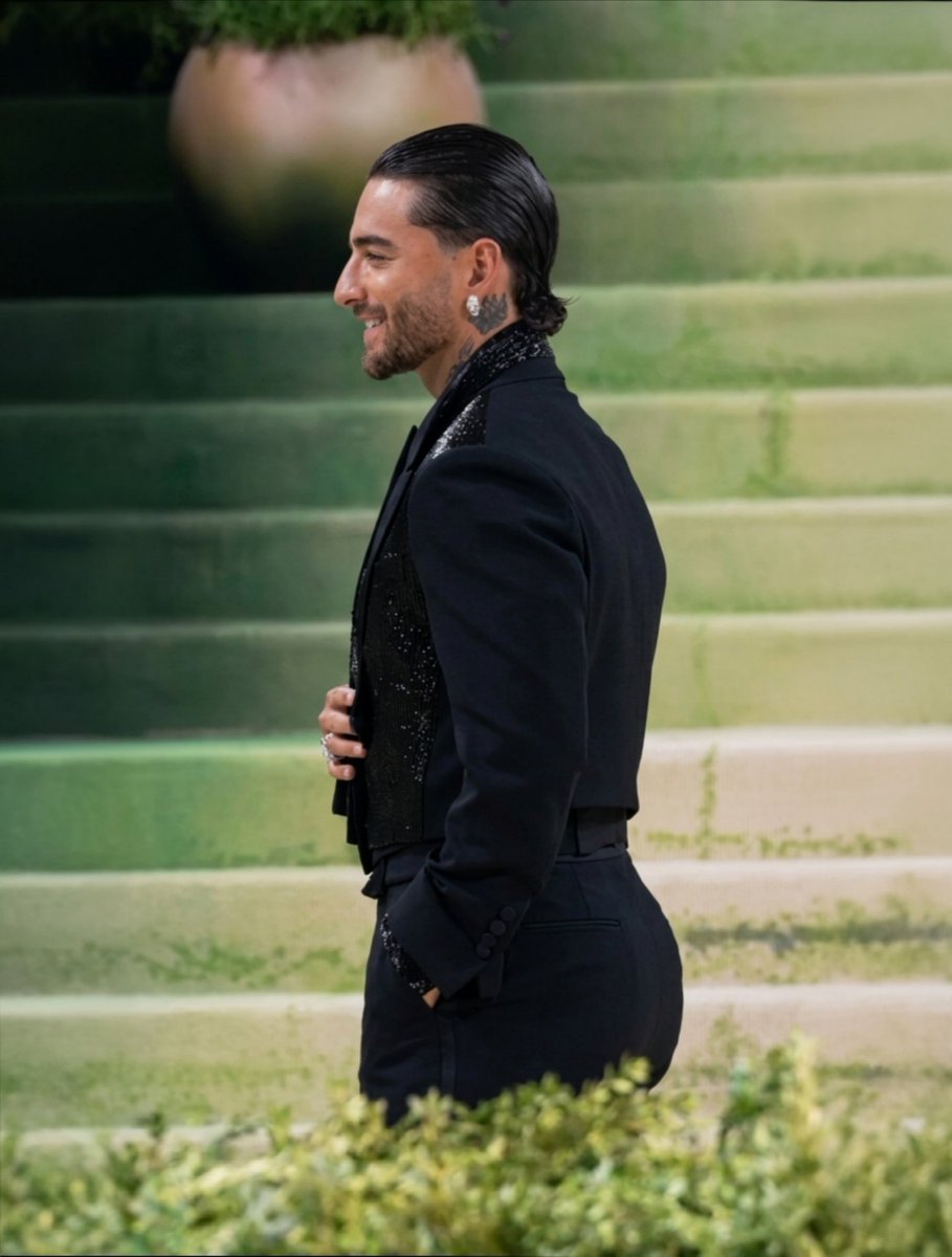 HS_Lohan's tweet photo. Maluma at the Met Gala, spechless ✨️ https://t.co/ye9xJyuy62