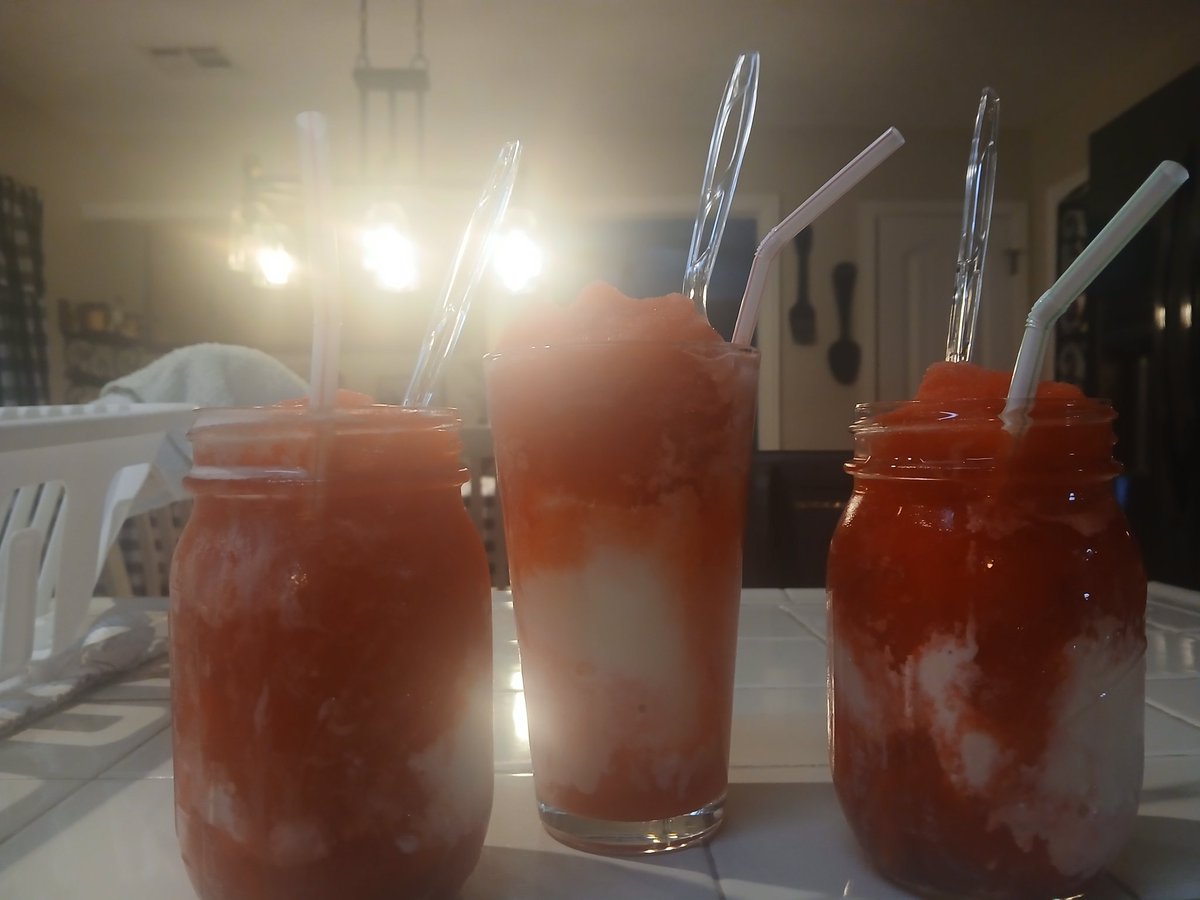 BenitoDlr's tweet photo. Since summer is coming up soon and it's already getting hotter out there, I decided to make everyone a slushie float. I also been craving for one anyway! https://t.co/YaSEuNiwZo