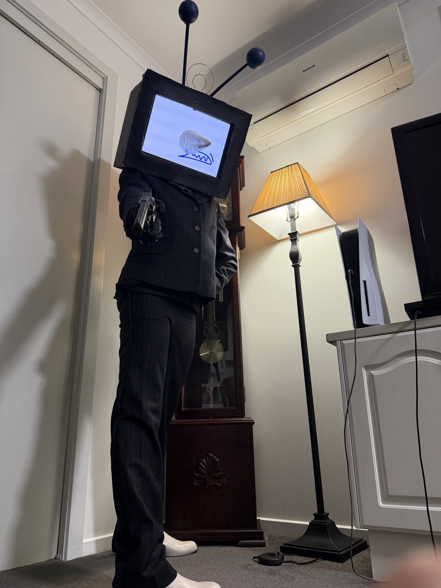 stormthedevi1's tweet photo. Triggger warning; gun (yes it’s real)
#tenna #deltarune #defernull #nulltenna #cosplay #photoshoot null Tenna being daddy https://t.co/PjZIvHOyMi