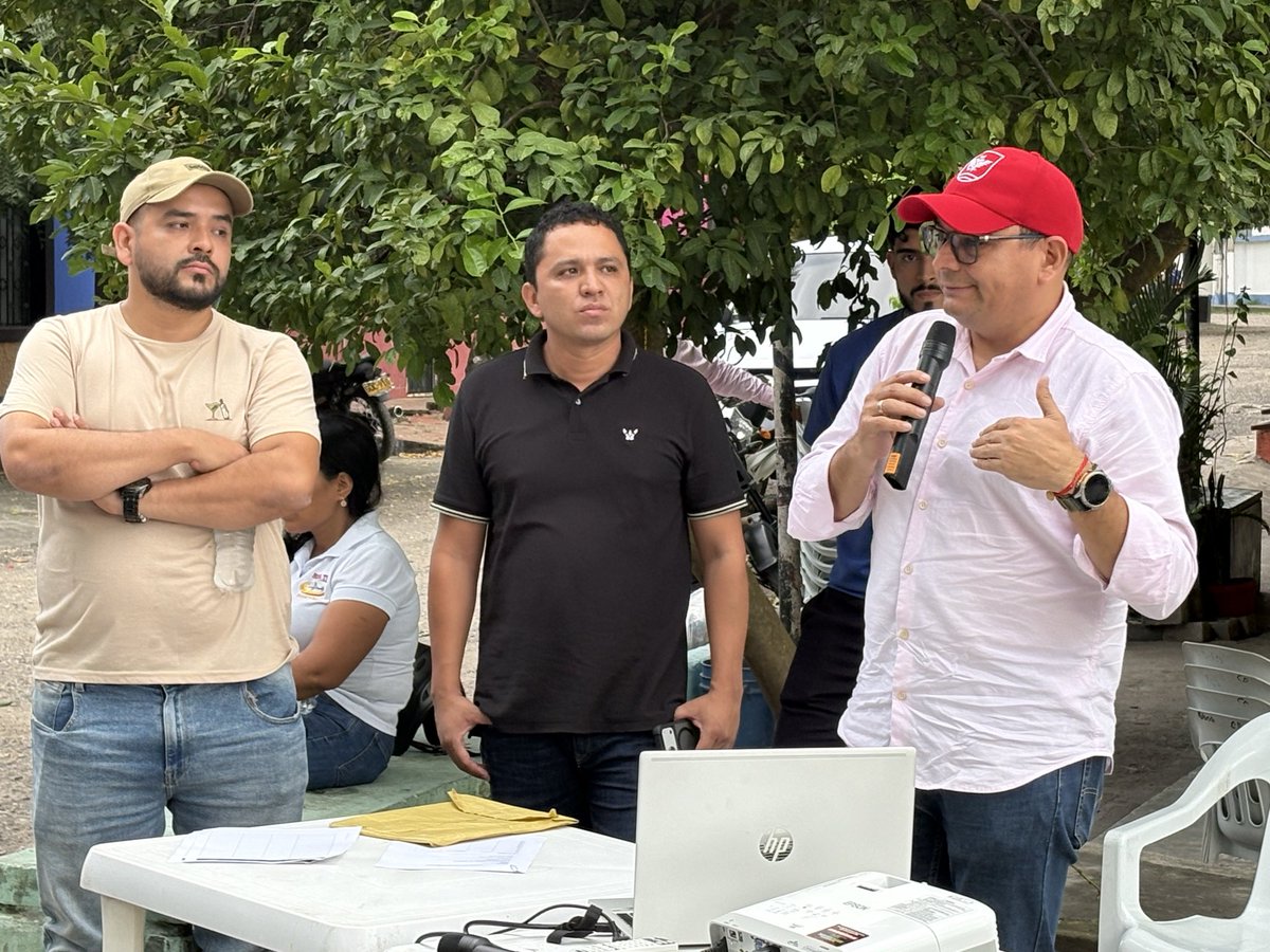 AlcaldiaDeHonda's tweet photo. Socializamos con los vecinos de Santa Lucía sobre el proyecto de mejoramiento de la red de alcantarillado. Seguimos trabajando con las empresas @hondatripleaesp @edattolima para avanzar en una solución que contribuya al bienestar de las familias de Santa Lucía y alrededores. https://t.co/cYYuS6RNeH