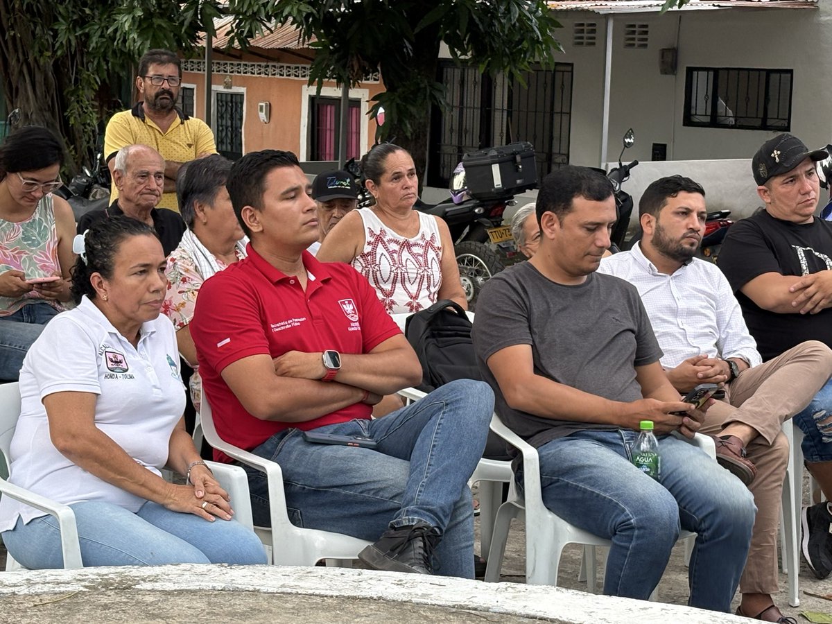 AlcaldiaDeHonda's tweet photo. Socializamos con los vecinos de Santa Lucía sobre el proyecto de mejoramiento de la red de alcantarillado. Seguimos trabajando con las empresas @hondatripleaesp @edattolima para avanzar en una solución que contribuya al bienestar de las familias de Santa Lucía y alrededores. https://t.co/cYYuS6RNeH