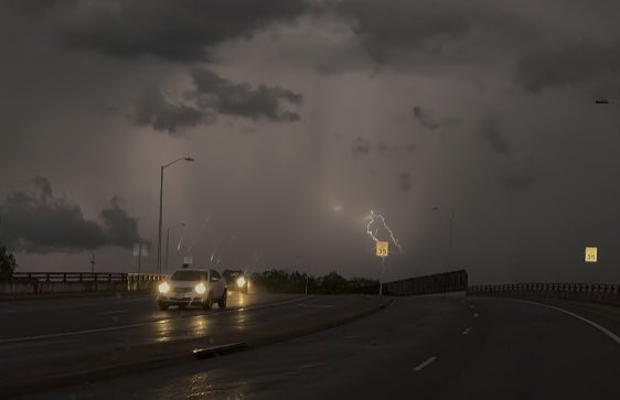 ManleyWeather's tweet photo. @Wx_CodyBarnhart @WDBJ7Weather @WSLSWeather @wx_will @WeatherAubs Few more lightning strikes https://t.co/p6iDwmF8HF