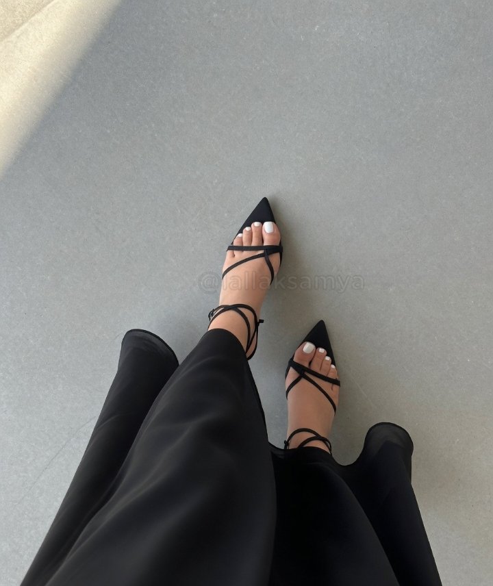 lallaksamya's tweet photo. Feel my Arab feet stepping all over your dignity until there’s nothing left little whiteboi https://t.co/LUDjlxiYfm