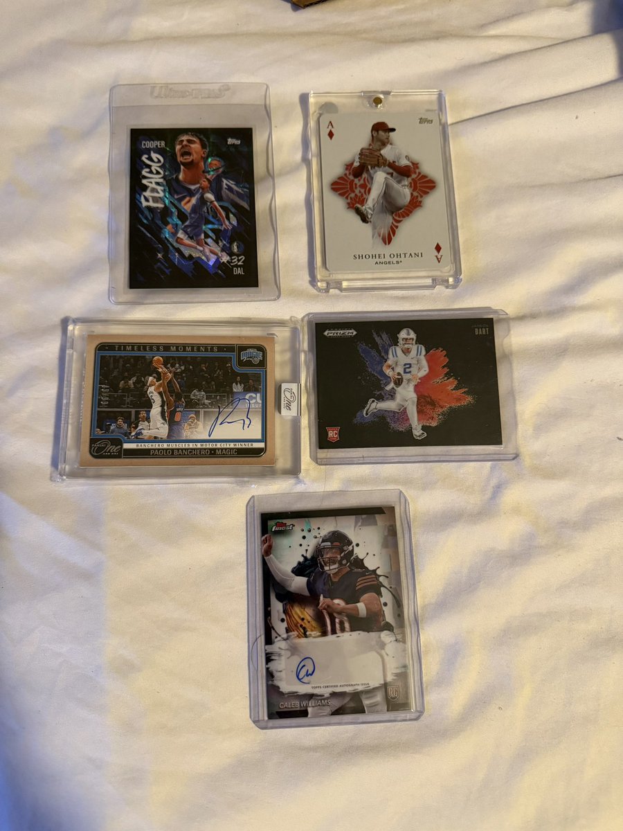 csmith208's tweet photo. @CardPurchaser hell of a mail day today https://t.co/euDRFivwlE