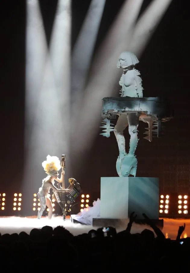 zvmbieboy's tweet photo. are we now talking about statues? https://t.co/shPasJ9PyY
