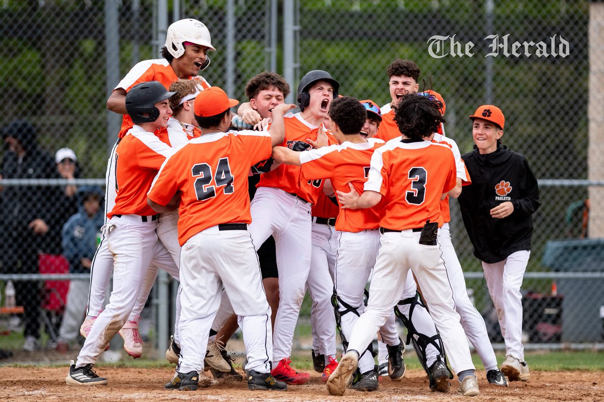 tmondokphoto's tweet photo. Scenes from Sharon’s 18-8 win over Hickory today in Sharon. https://t.co/5O37P68kKX