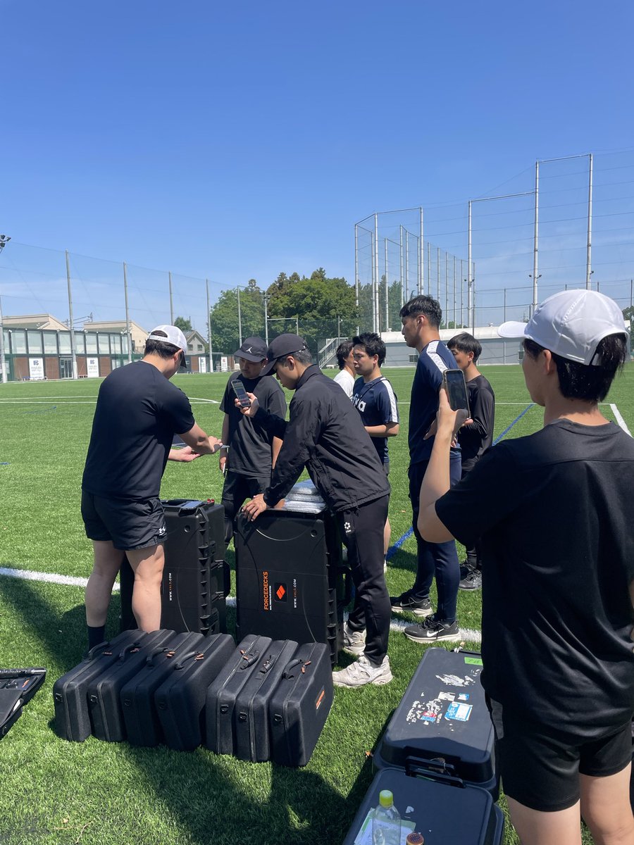 combine_f's tweet photo. 今日は朝からVALD機材の研修会からスタート
気づいたら正社員でこれくらい(写ってない人もいる)の数になってました。
#VALD #nowtis #岩倉高校さんのグラウンド https://t.co/wMtn7kHWzz